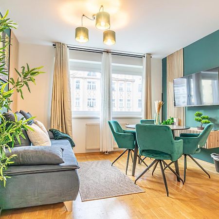 Charming 1Br, Steps From Reumannplatz U1 Apartment Wina Bagian luar foto