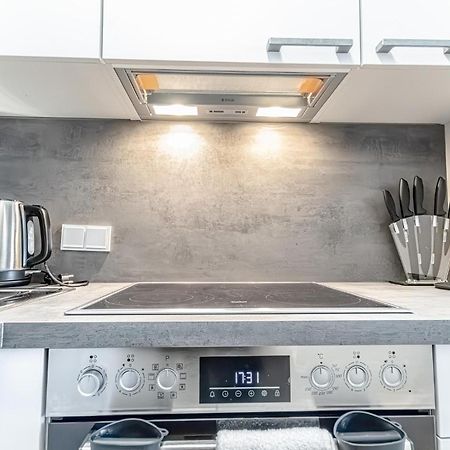 Charming 1Br, Steps From Reumannplatz U1 Apartment Wina Bagian luar foto
