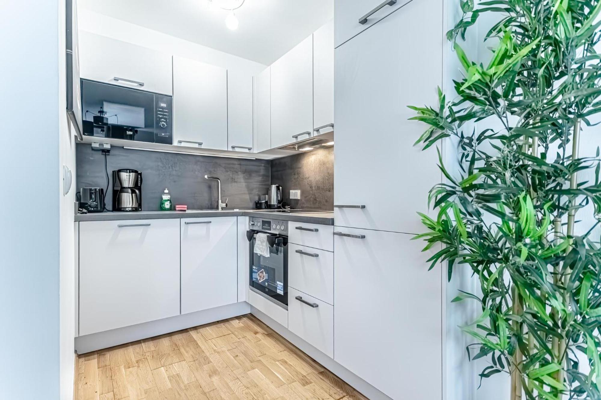Charming 1Br, Steps From Reumannplatz U1 Apartment Wina Bagian luar foto