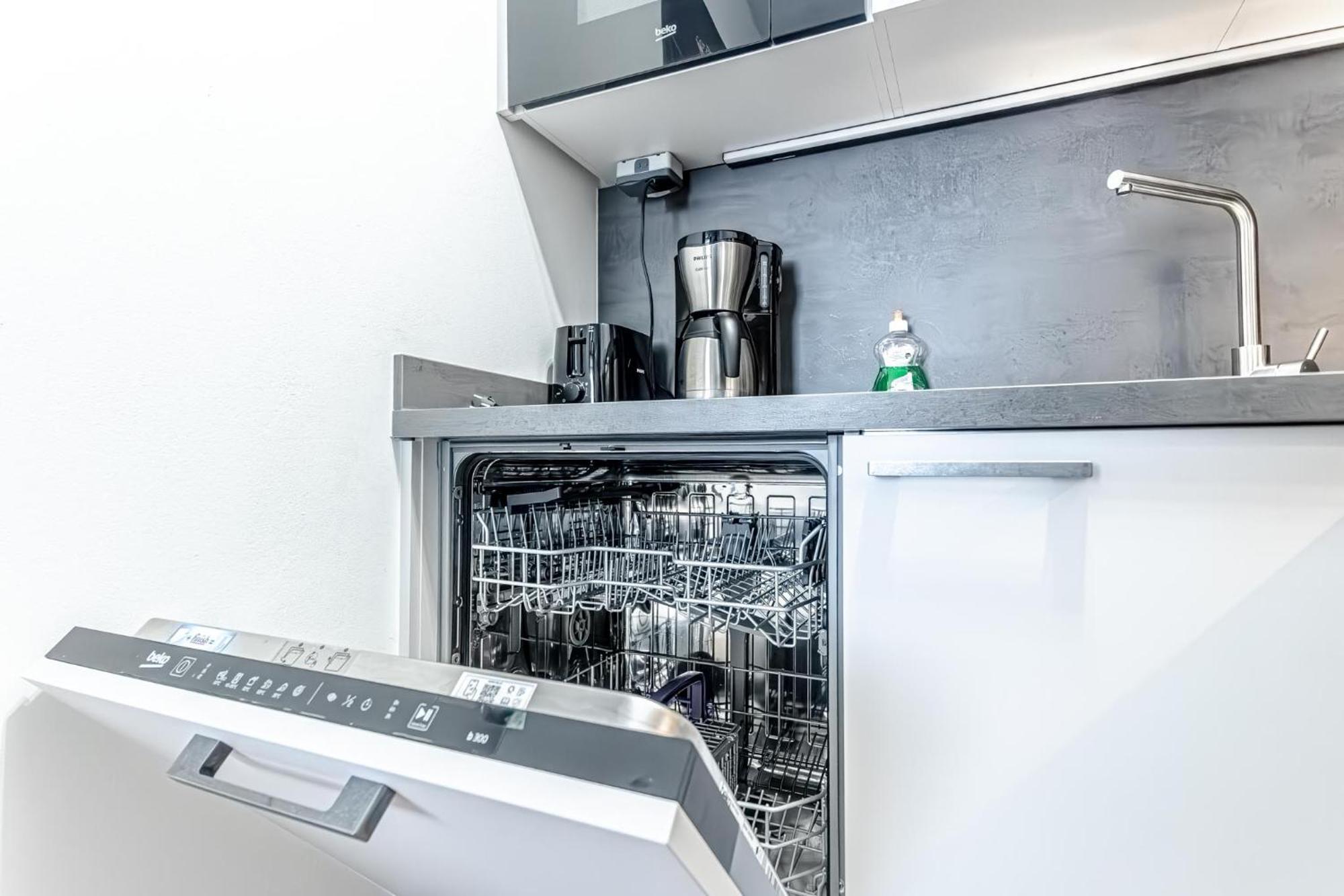 Charming 1Br, Steps From Reumannplatz U1 Apartment Wina Bagian luar foto