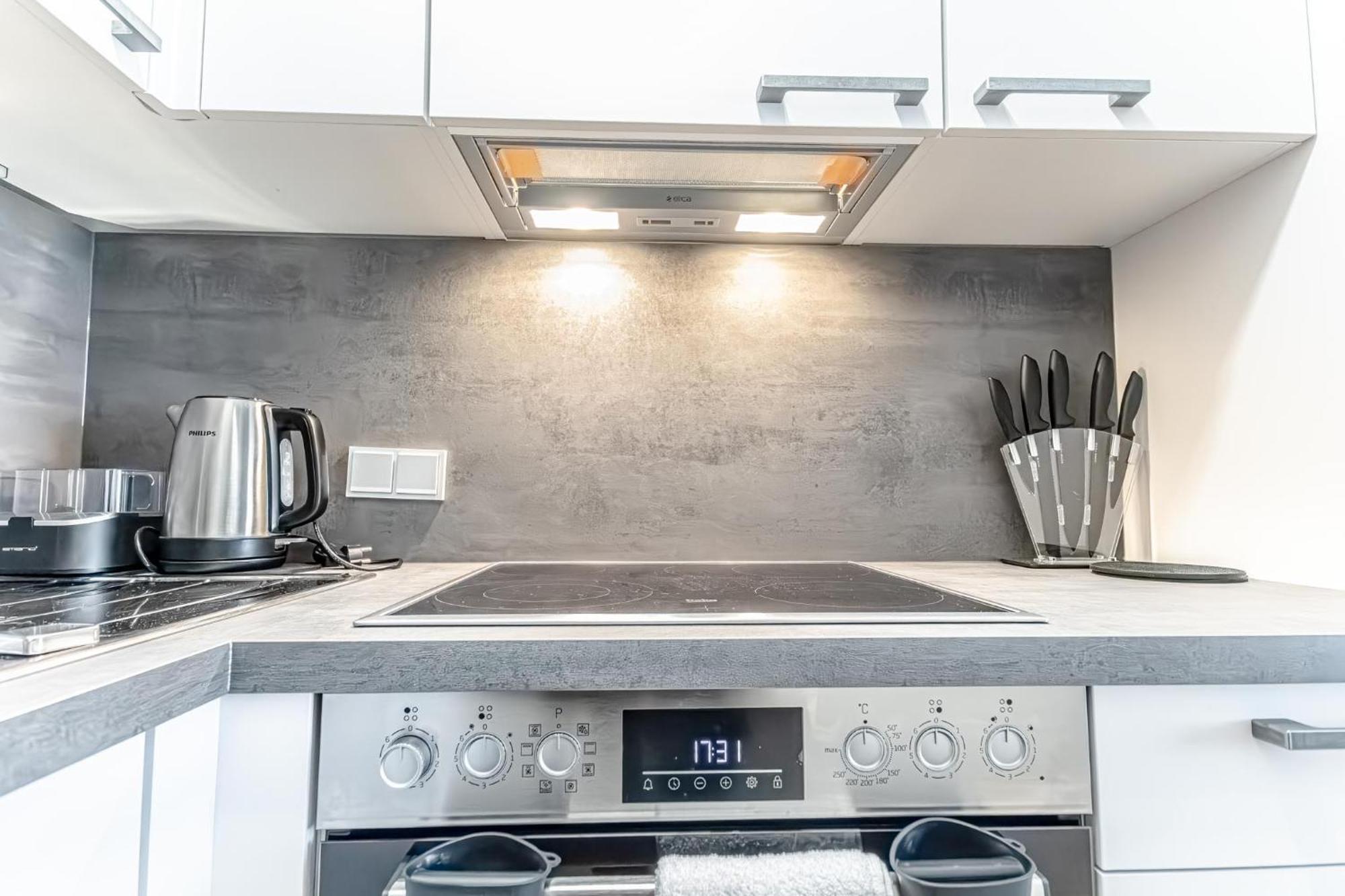 Charming 1Br, Steps From Reumannplatz U1 Apartment Wina Bagian luar foto